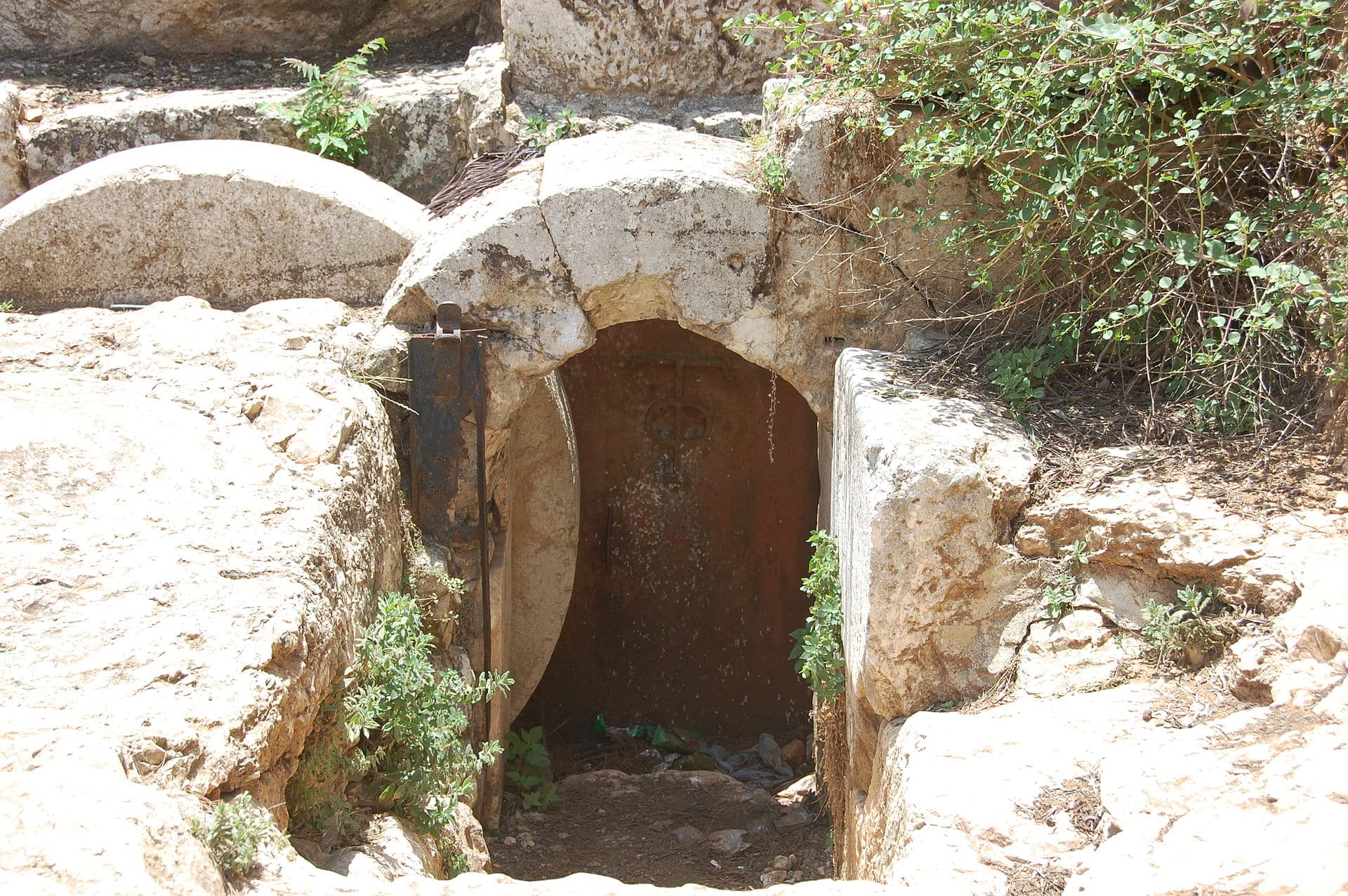 Grobowiec skalny z czasów Heroda Wielkiego . Fot. Internet